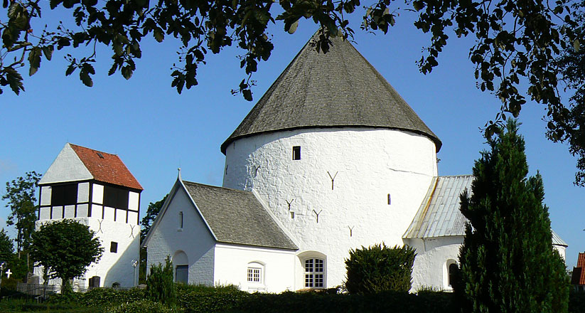 Rotundowy kościółek w Ny