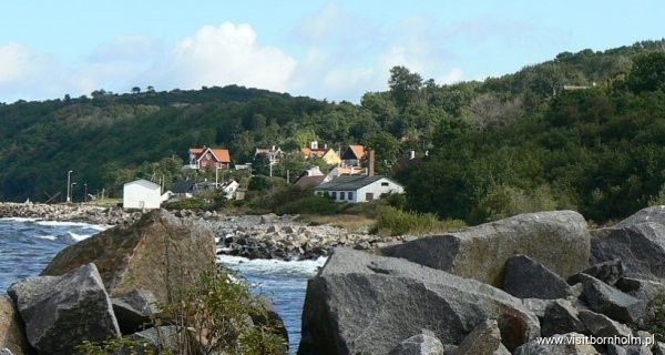 Widok na niewielką miejscowość Vang, północna część wyspy
