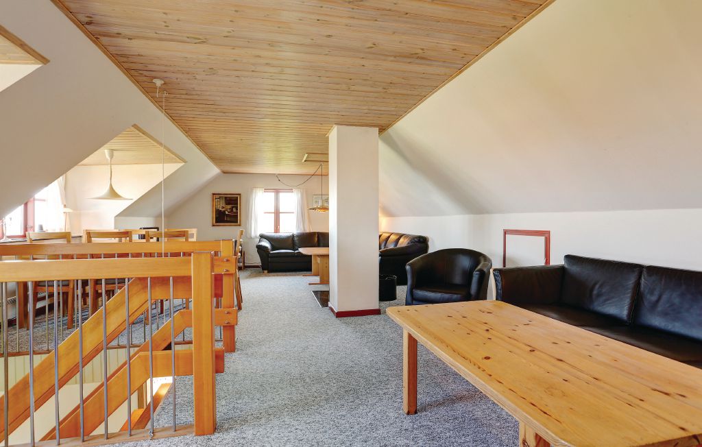 i57112_indoor_01.jpg